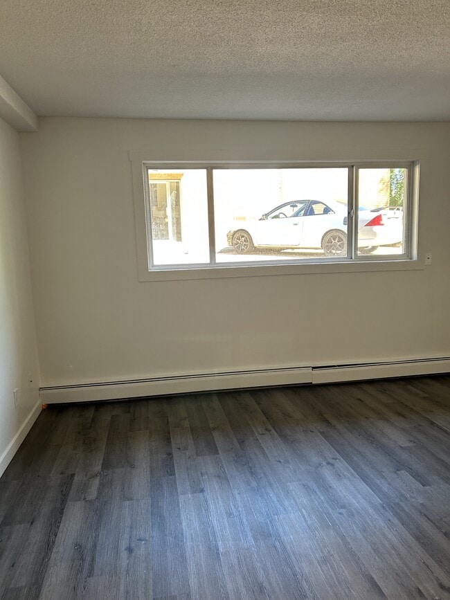 Building Photo - 727 5th Ave N