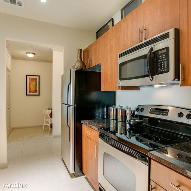 Foto del edificio - 1 br, 1 bath Apartment - 10701 S 1st St 700