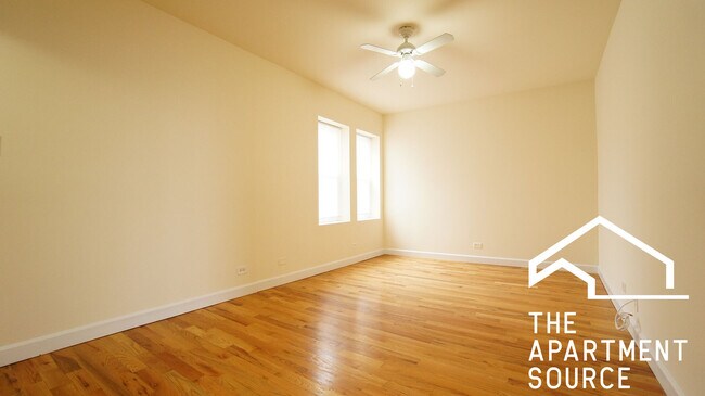 Foto del edificio - 2349 N Drake Ave