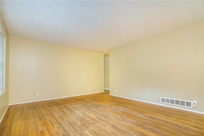 Building Photo - 6095 Mincey Rd