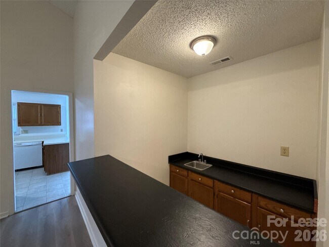 Foto del edificio - 13500 Stephendale Dr