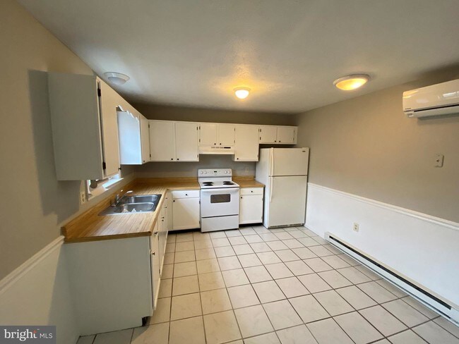 Building Photo - 226 Waterford Ln