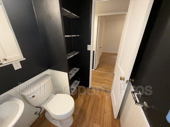 Building Photo - 5662 N 39th St