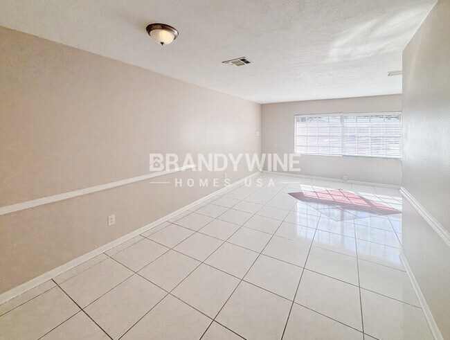 Foto del edificio - 1608 Robin Ln