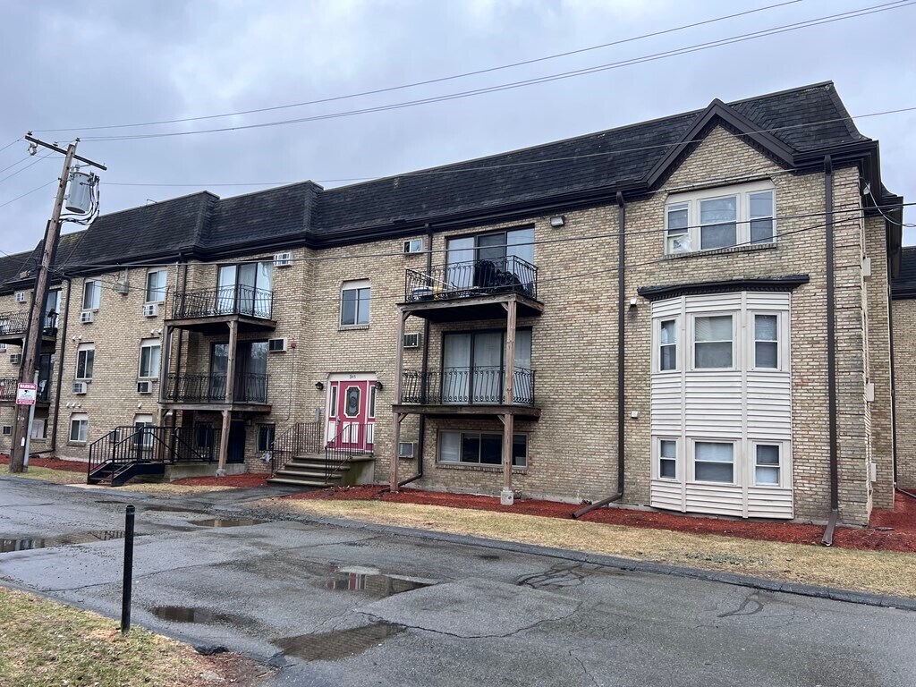 345 Pawtucket Blvd Unit 6, Lowell, MA 01854 Condo for Rent in Lowell