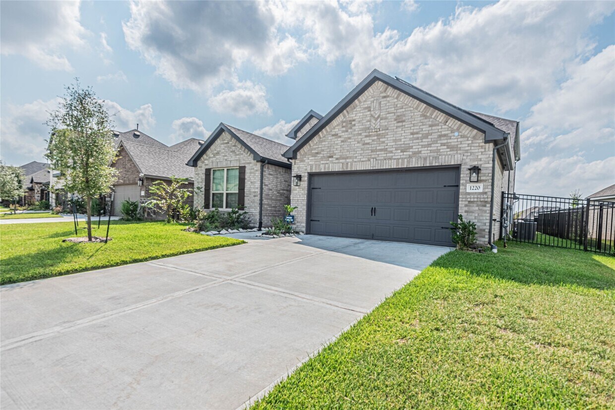 Foto principal - 1220 Gable Breeze Dr