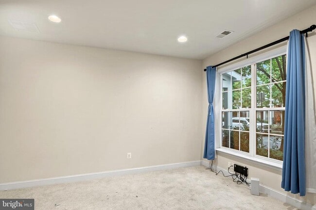 Building Photo - 117 Meridian Ln