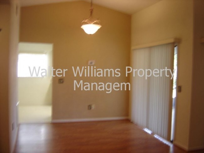 Building Photo - 140 Blare Castle Dr