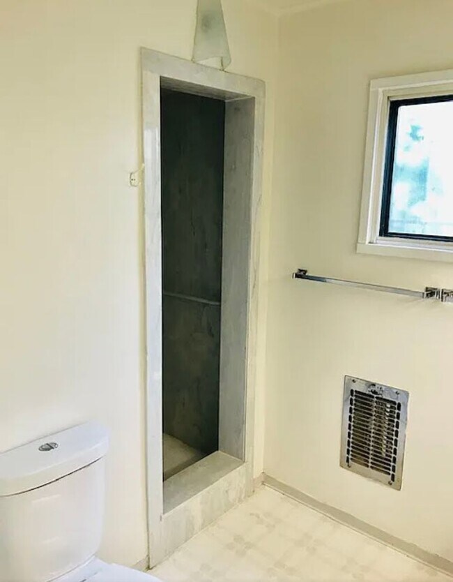 Building Photo - Nice 3 bedroom 2 bath in heights