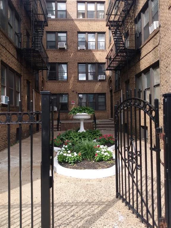 Primary Photo - 148 37th St
