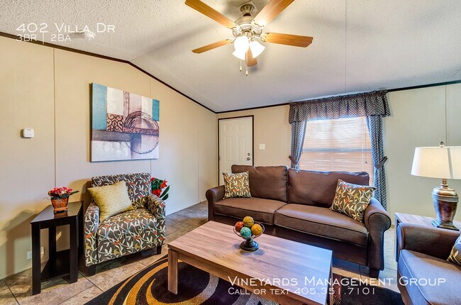 Building Photo - 402 Villa Dr