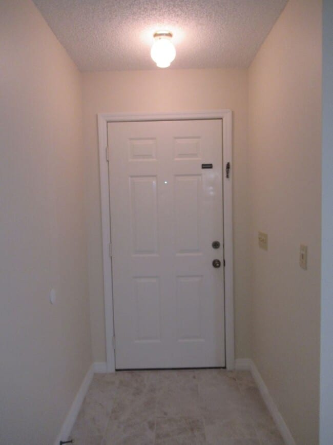 Building Photo - 127 Sunnyside Dr