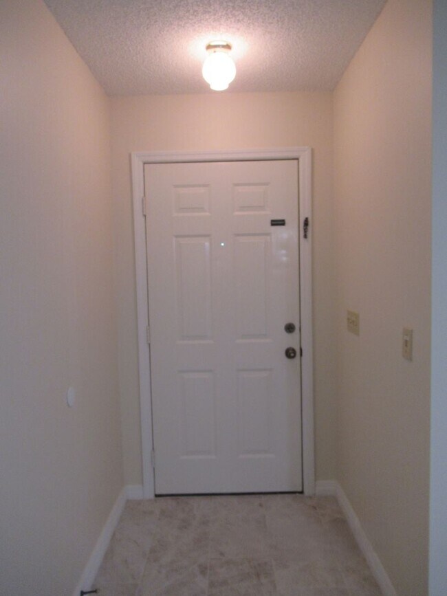 Foto del edificio - 127 Sunnyside Dr