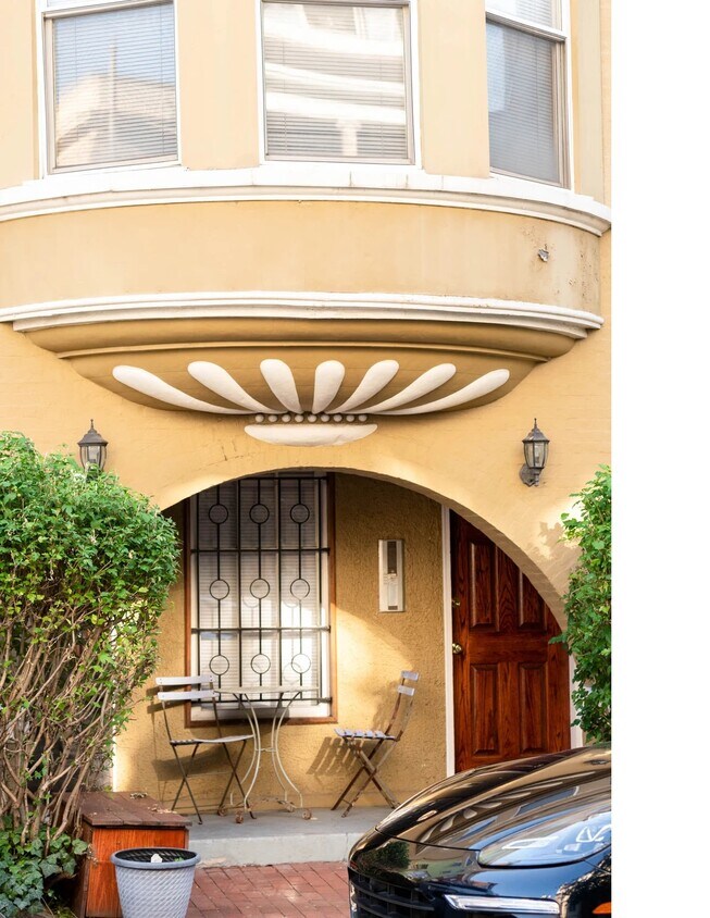 Foto principal - 1415 Hopkins St NW