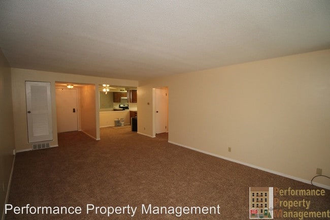 Building Photo - 1 br, 1 bath House - 4000 S 56th St #258C
