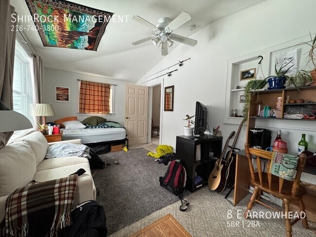 Foto del edificio - 8 E Arrowhead Rd