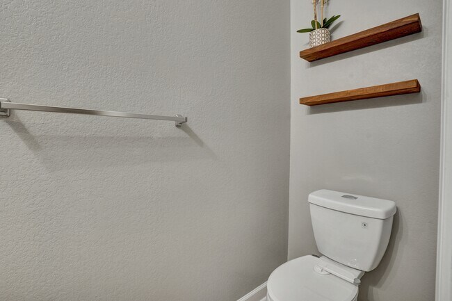 Foto del edificio - 211 Thalia Rd