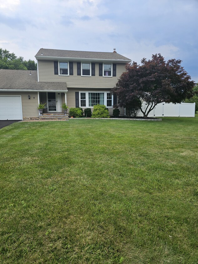 Primary Photo - 7 Drew Ln