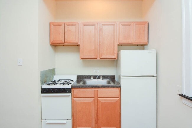 Foto del edificio - 4551 N Damen Ave