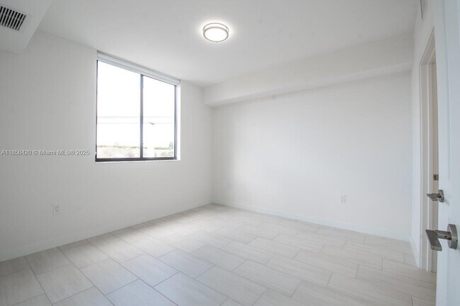 Foto del edificio - 3645 NW 36th St