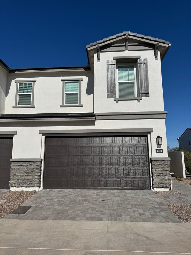 Foto principal - Brand New 4 Bedroom Gated Scottsdale Commu...