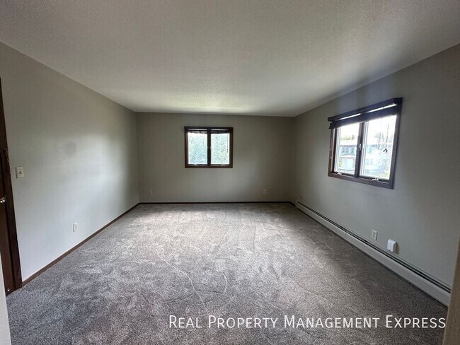 Foto del edificio - Spacious 2 Bedroom Apartment