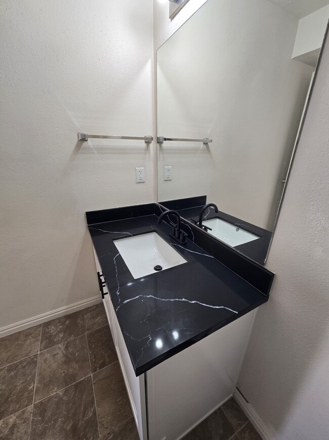 Building Photo - Southgate