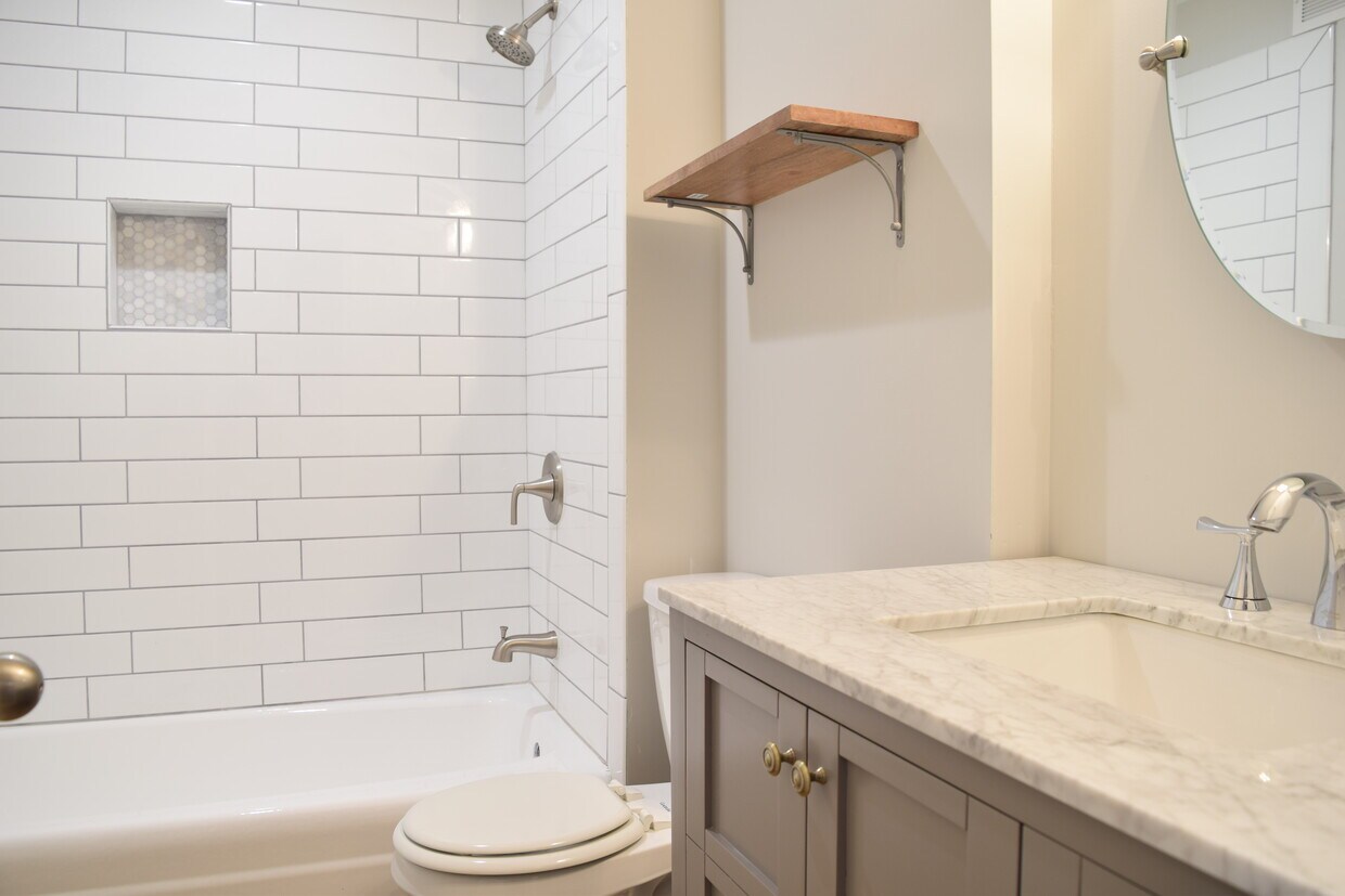 Foto principal - 809 W 40th St