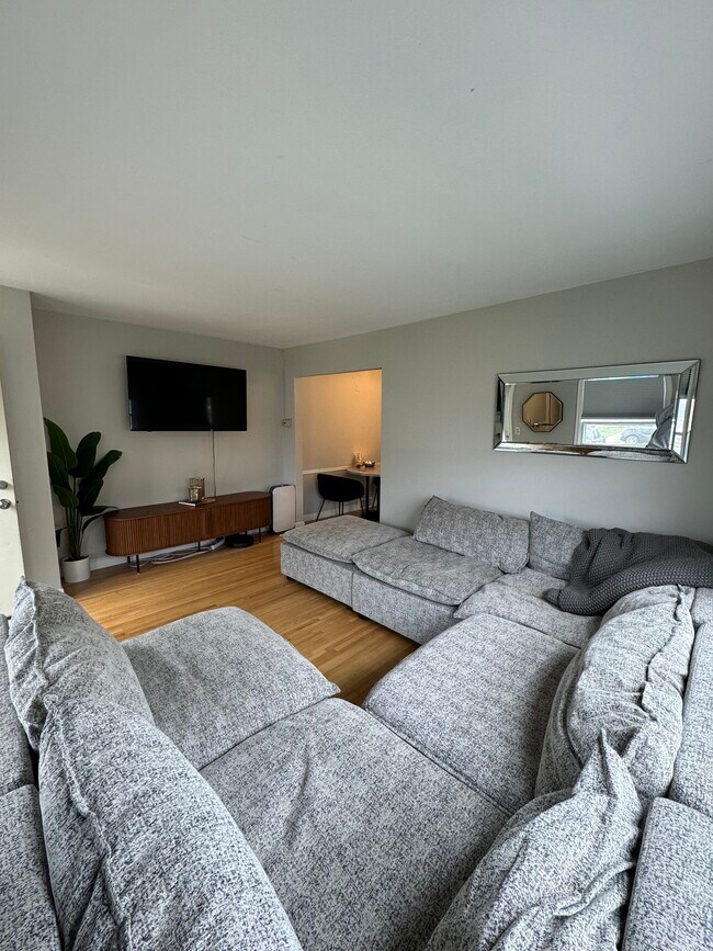 Foto del edificio - 3604 Kipling Ave