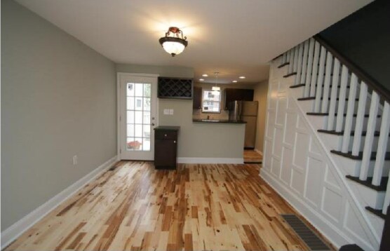 Building Photo - 2BD/1.5BA Passyunk Apartment W/ Backyard