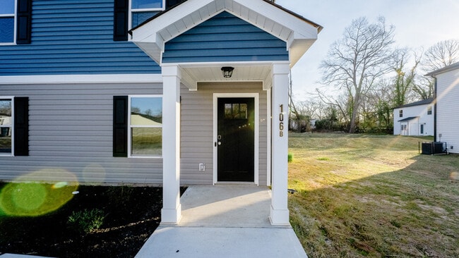 Building Photo - 203 Cromer Rd