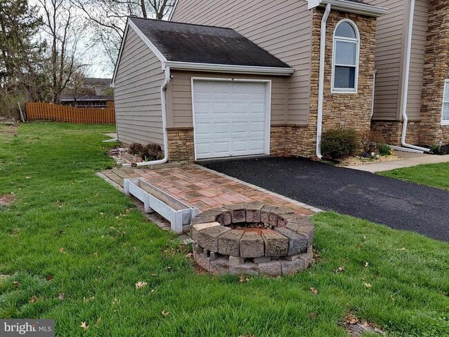 Building Photo - 228 Spring House Ln