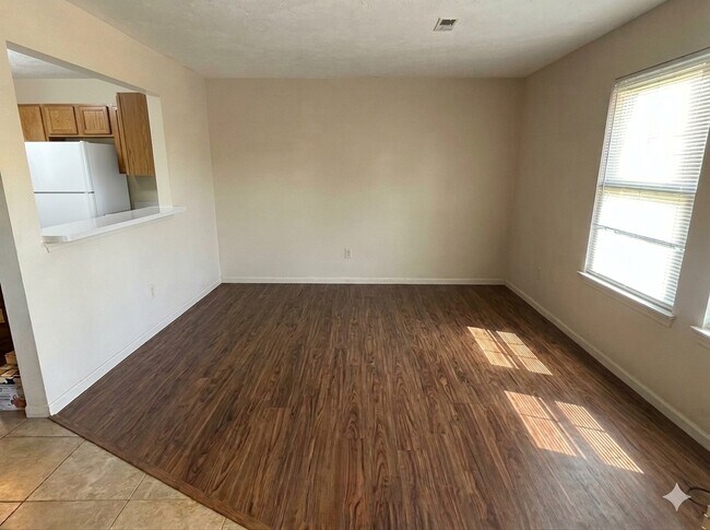 Foto del edificio - 1531 Whitehall Blvd