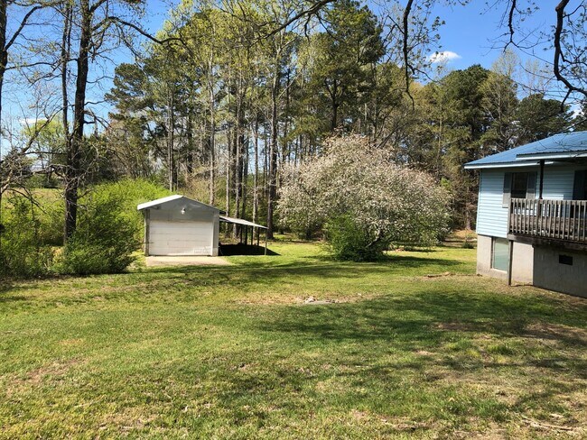 Foto del edificio - 4 BDR, 2 BA + Bonus Room + Garage + Huge Lot