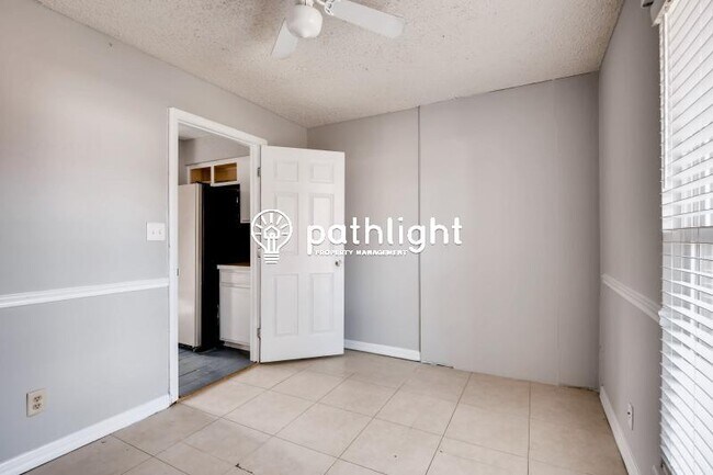 Building Photo - 622 Meadowview Dr