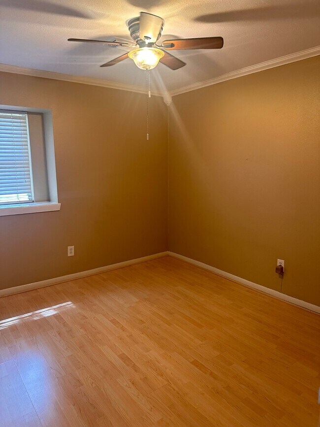 Foto del edificio - 5830 Effingham Dr