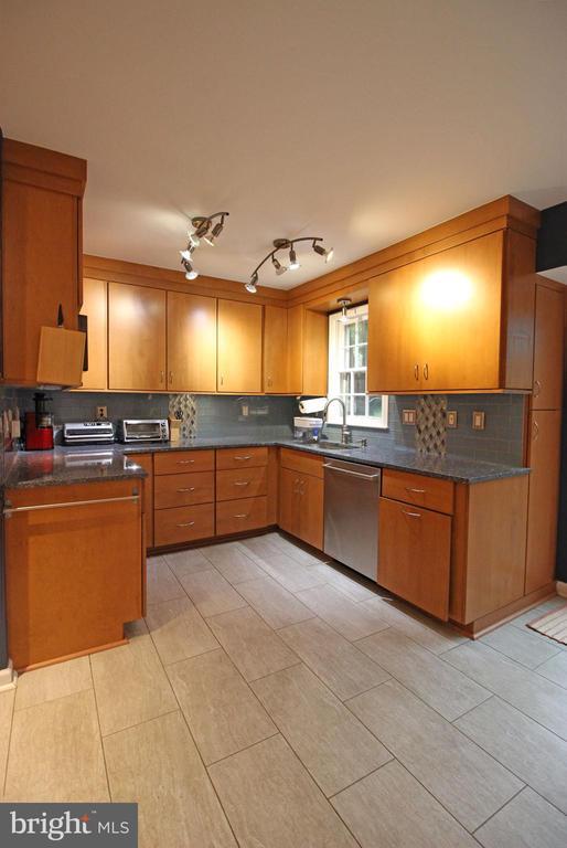 Building Photo - 5021 Hayload Ct