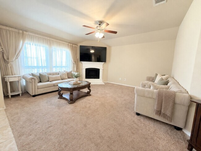 Foto del edificio - 112 Rustic Oak Ln