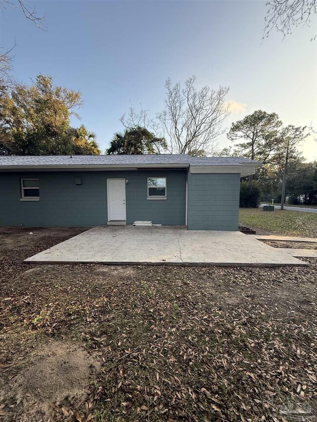 Building Photo - 202 Emerald Ave