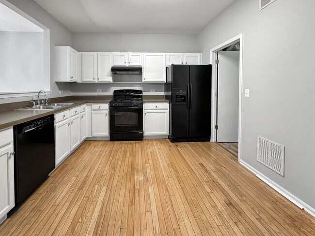 Building Photo - 667 Shakespeare Dr