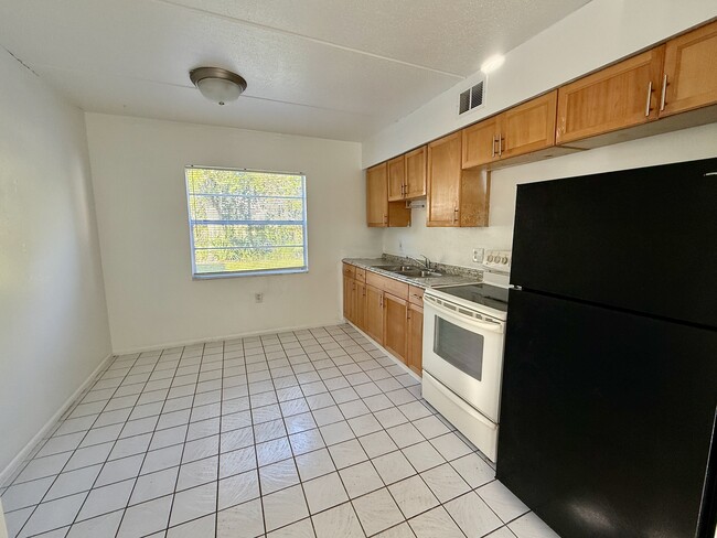 Building Photo - 716 Michigan Ct