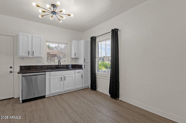 Foto del edificio - 325 N 18th Dr