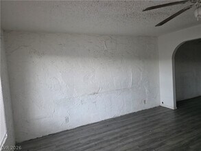 Building Photo - 595 S Royal Crest Cir
