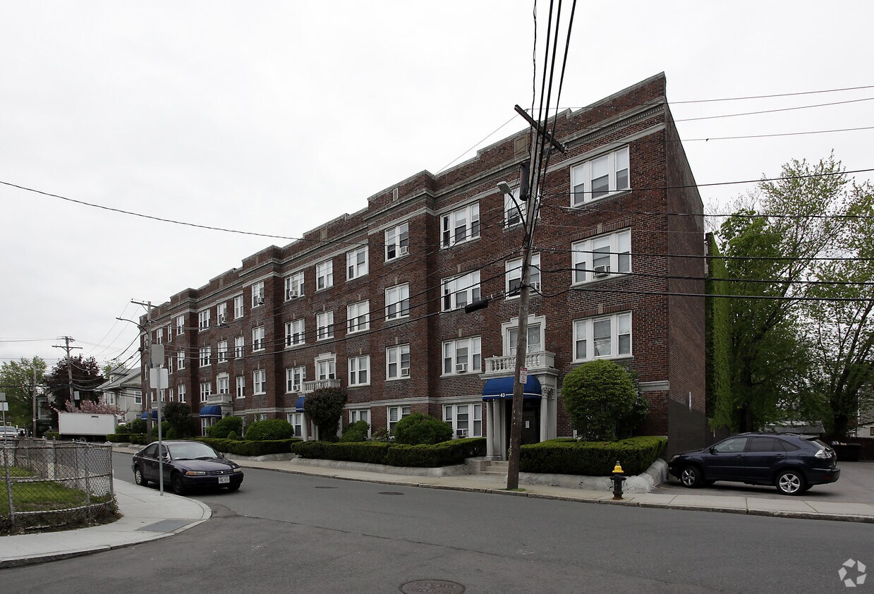 Building Photo - 43 Linden St