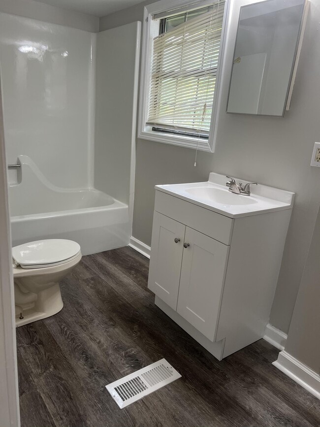 Building Photo - 1104 Rucker St