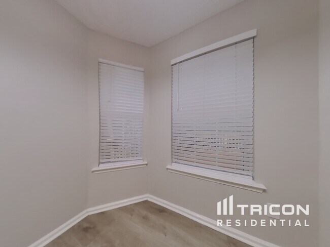 Foto del edificio - 203 Coldsprings Ct