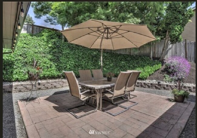 Shared Courtyard - 6206 NE 182nd St