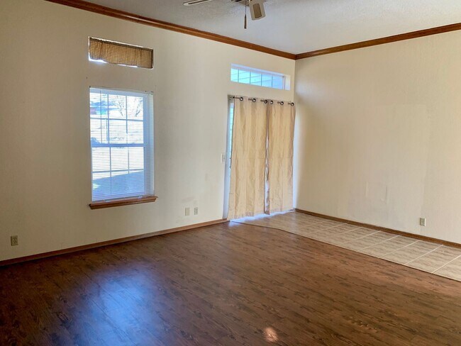 Building Photo - 3 br, 2 bath House - 3421 Grassland Drive