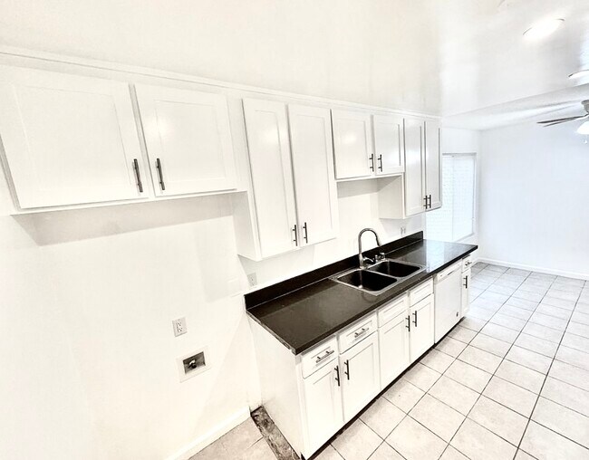 Foto del edificio - 2421 W 227th St
