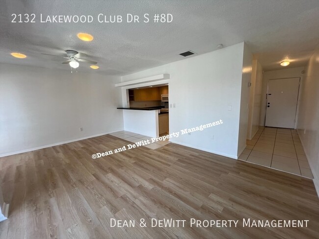 Building Photo - 2132 Lakewood Club Dr S